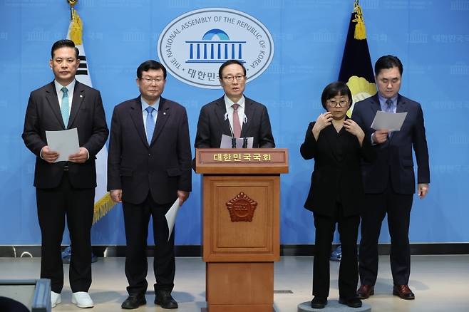 <b>민주</b> 탈당파 <b>홍영표</b>·<b>설훈</b> 새미래와 '<b>민주연대</b>' 결성