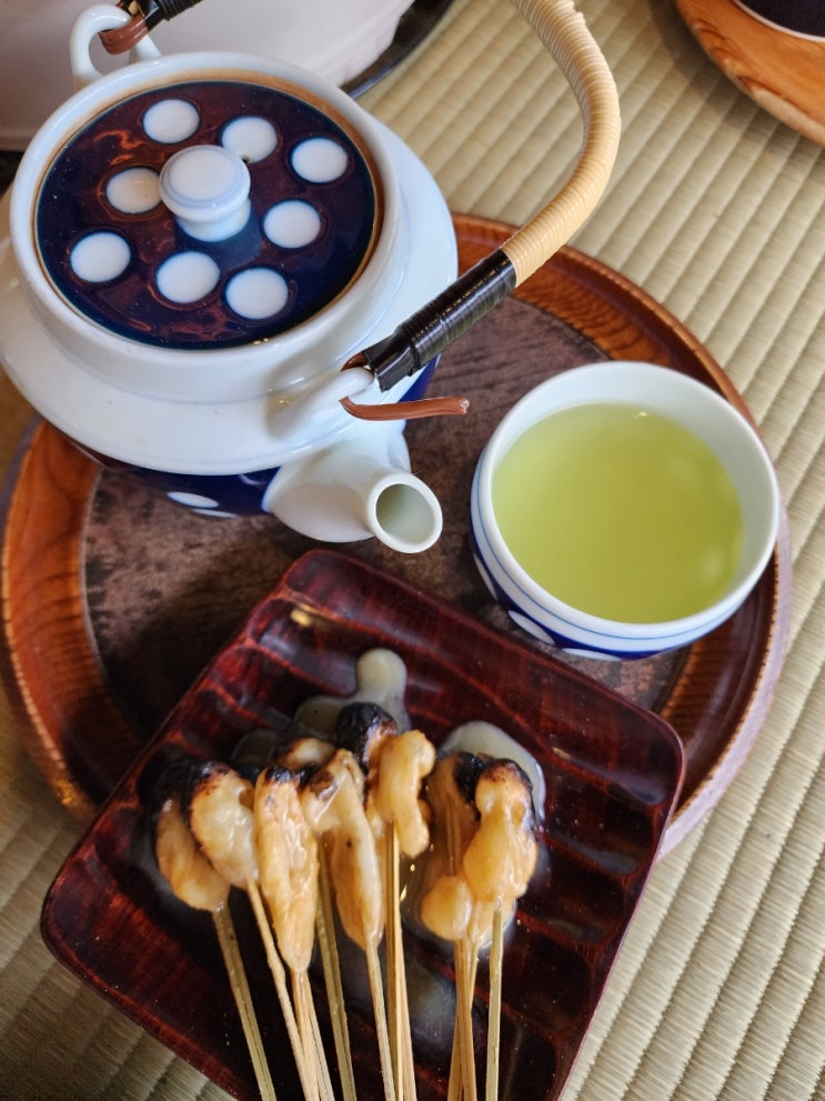 간사이 교토 카페, 일본 간식 아부리 모찌 100년 전통 현지인 맛집 '이치몬지야 와스케' (구운 당고에 된장소스)