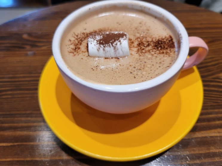  3개의 방과 발코니가 있는 조그마한 10여평 카페여행, 서울맛집 서울카페 남대문시장카페 언덕위 계단집