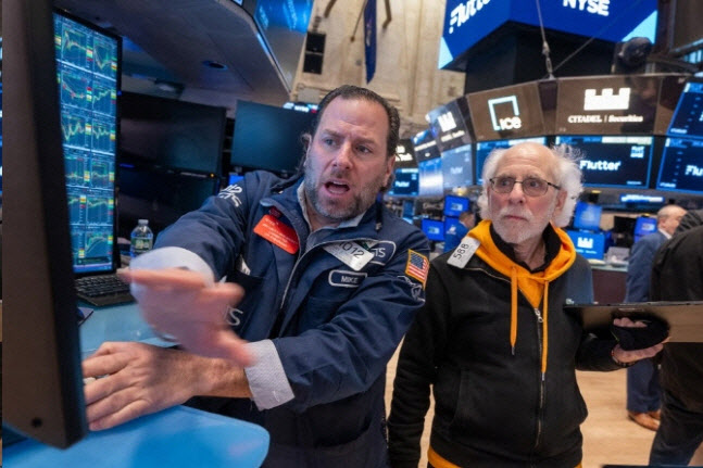 S&P500·나스닥 최고치 또 경신…엔비디아 4.5%↑ S&P500·나스닥 최고치 또 경신…엔비디아 4.5%↑