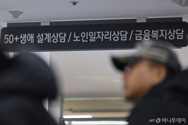인구의 10%가 '빈곤노인'인데..기초연금 논의는 제자리 인구의 10%가 '빈곤노인'인데..기초연금 논의는 제자리
