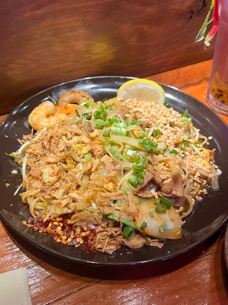  [을지로 맛집] 태국분위기의 팟타이가 맛있는 "로스트 템플"