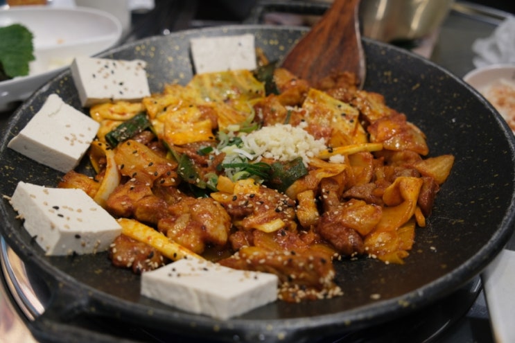  돼지김치구이가 맛있고 가성비 좋은 천호역 맛집 삼산회관 후기 및 주차