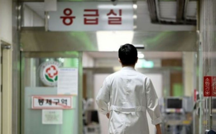 <실시간 핫이슈> 환자 떠난 전공의 "3월 말부터 의사면허 정지된다" <실시간 핫이슈> 환자 떠난 전공의 "3월 말부터 의사면허 정지된다"