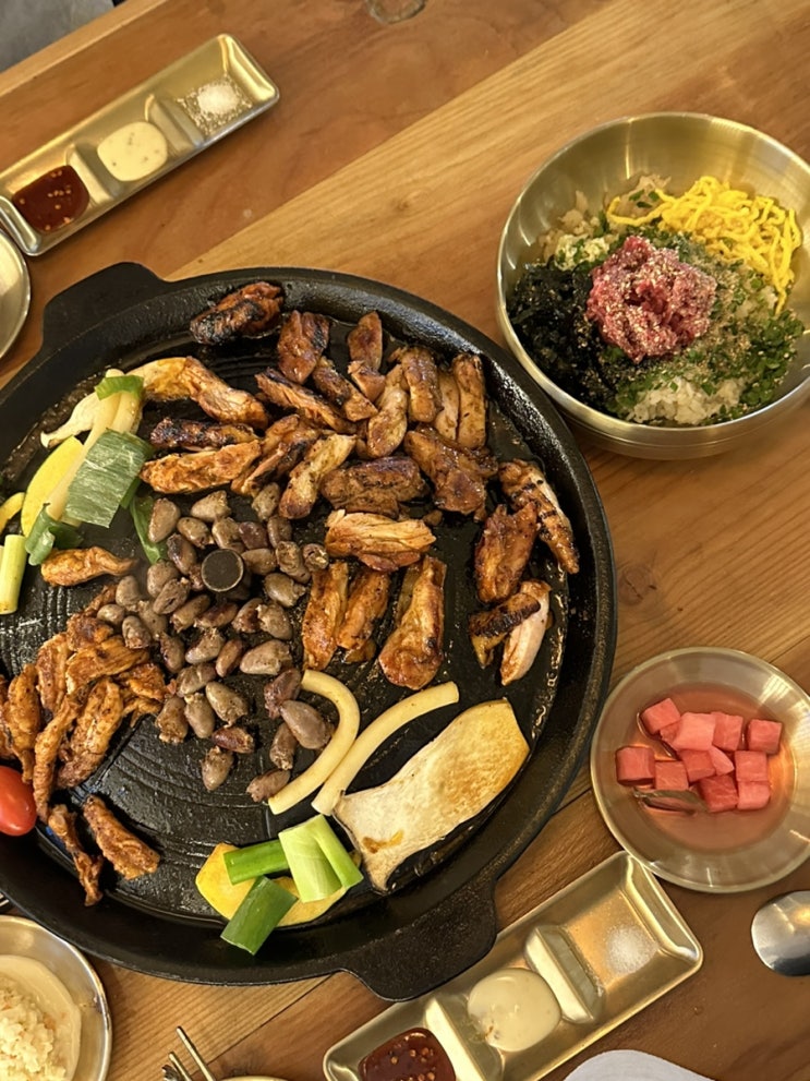  진주 경상대 맛집: 진주 초가산장 닭구이 맛집(사이갈비 추천)