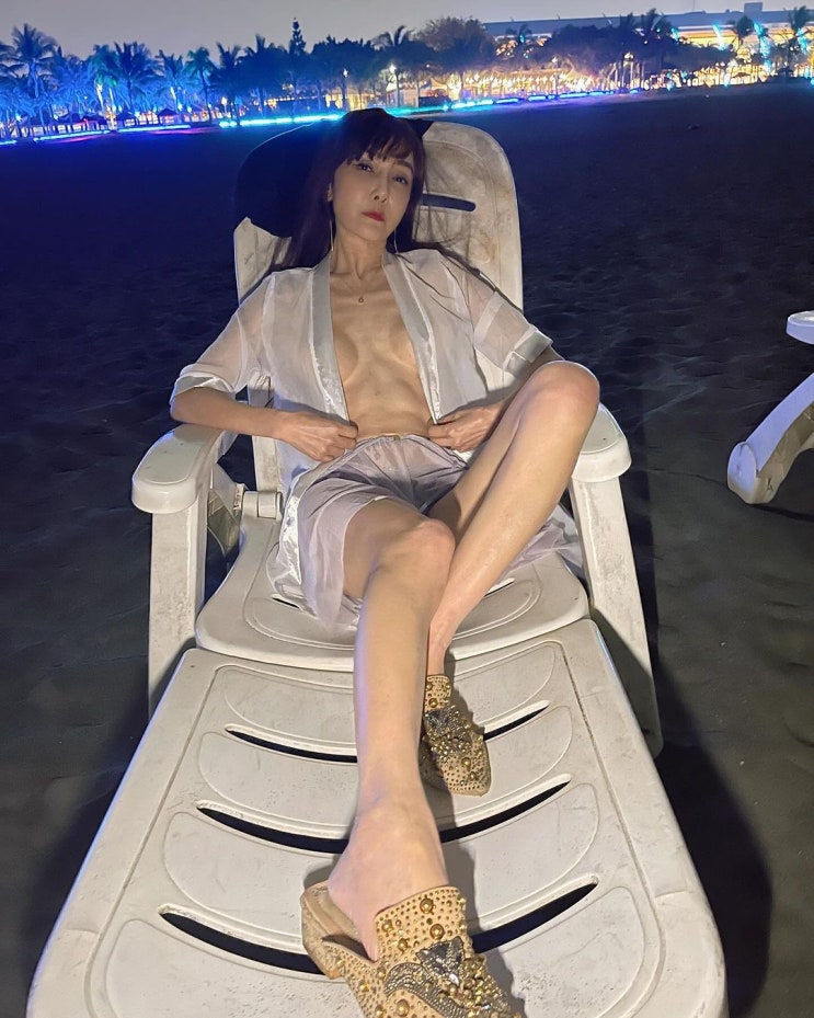 '대만 유명 모델' 호문영(胡文英), 상의 탈의한 채 "80세에도 이런 사진 찍고 파" '대만 유명 모델' 호문영(胡文英), 상의 탈의한 채 "80세에도 이런 사진 찍고 파"