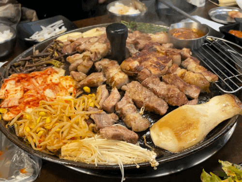  대구 장기동 먹자골목의 초벌삼겹살 / 장기동맛집 뭉이네짚불구이