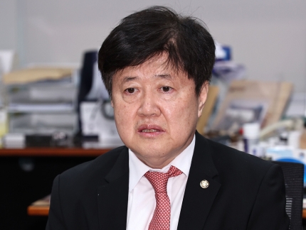 與 <b>화성정 유경준</b>, 화성병 최영근, 부천병 하종대 전략공천