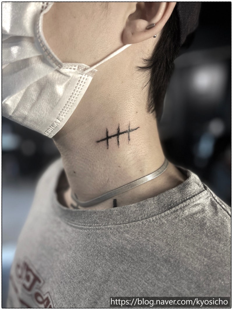 아킬레스건 십자가 타투 | TikTok, image size:800x1062