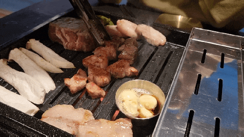 건대 구워주는 고기집 여태 보지 못한 찐 목살 맛집 고기석