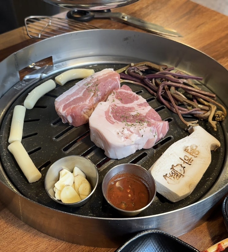  마산 합성동 맛집 주차장 있는 고기 구워주는 월하돈