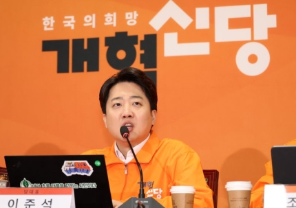 이준석 "<b>이종섭</b> 대사 임명은... 것 "<b>법무부</b>,  이 전 장관 <b>출국</b>... 