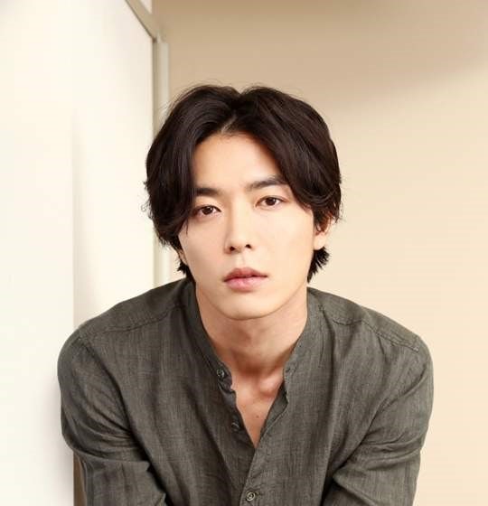 김재욱 배우 여자친구 이엘 열애설 아버지 직업 어머니 형 가족 나이 키 학력 고향