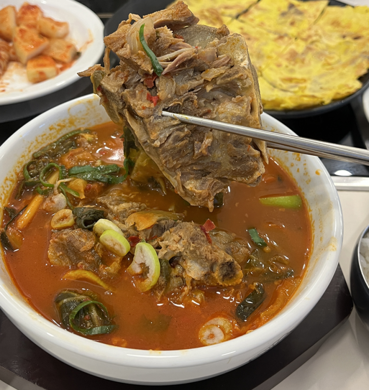  마음이 끌리는 메뉴, 뼈국 | 삼삼뼈국 화랑대점 내돈내산