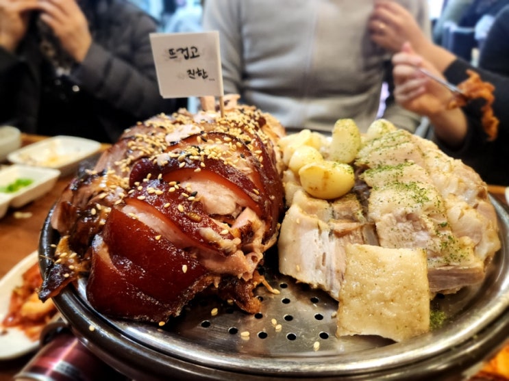 은평구 응암역 맛집 - 장충당 역촌점 족발보쌈