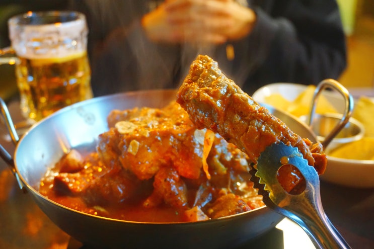  이태원 술집 프립, 힙한 분위기와 존맛 등갈비스튜