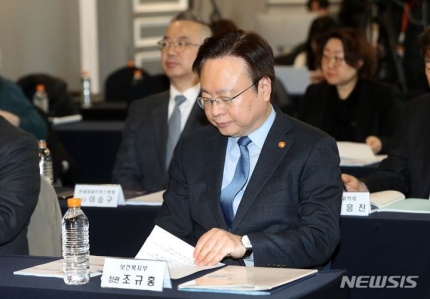 [속보] 복지장관 “<b>군의관</b>·공보의, <b>내일부터</b> 한 달간 20개... 