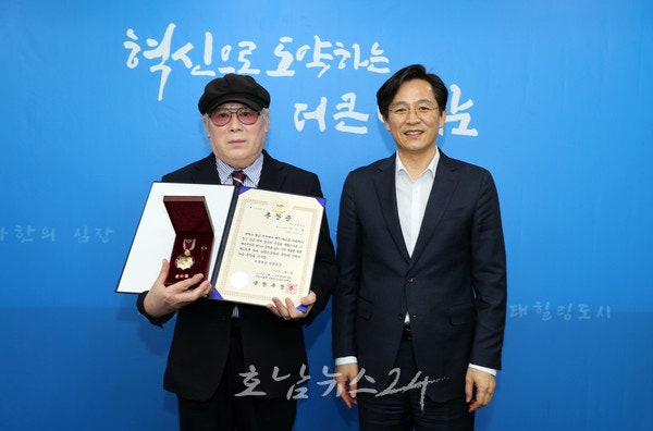  6·25 참전용사 故박인재 상병에게 무성화랑무공훈장 전수