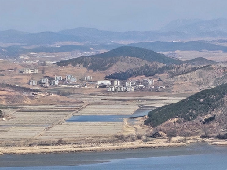 1.4KM거리에서 북한주민을 볼 수 있는 애기봉평화생태공원