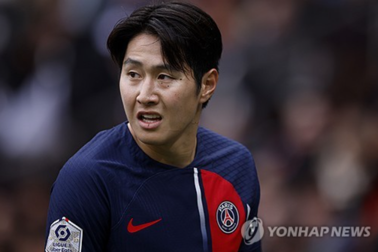 리그1 25라운드: PSG 한글 유니폼 입고 출장 이강인 선발 - 랭스와 2-2무승부 리그1 25라운드: PSG 한글 유니폼 입고 출장 이강인 선발 - 랭스와 2-2무승부
