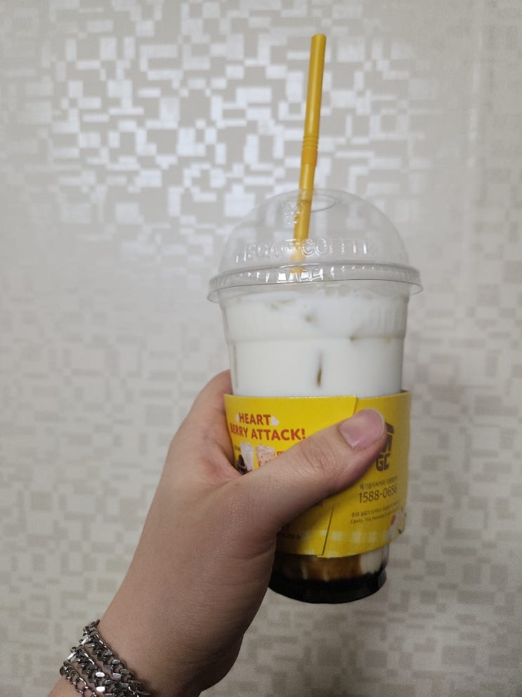  메가커피 흑당라떼 많이 달지않아서 괜찮았던 음료 후기 및 칼로리 정보