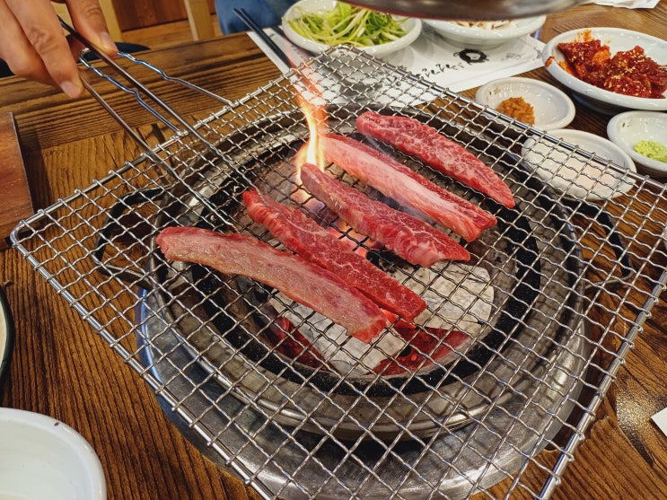  대구 동대구 고기집 '청정한우숯불식육식당' :: 한우 갈비살에 눈꽃이 폈어요