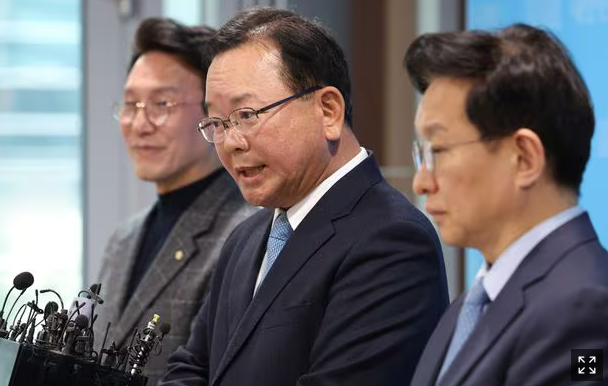 더불어민주당, ‘<b>이재명</b>-<b>이해찬</b>-<b>김부겸</b> 3인 체제로.’