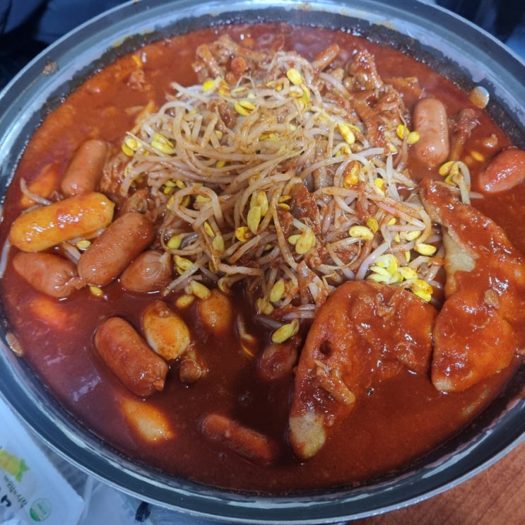  여전히 맛있는 신당 떡볶이타운 속 닭발맛집 우정(feat.2시간 웨이팅)