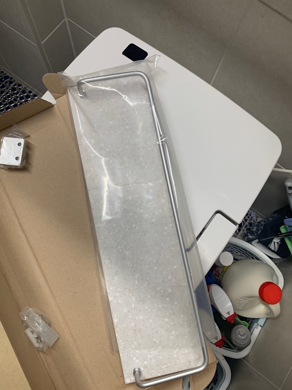 화장실선반설치타일벽구멍작업