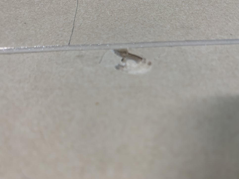 주방 바닥 타일 깨진곳 교체없이 복원 가능
