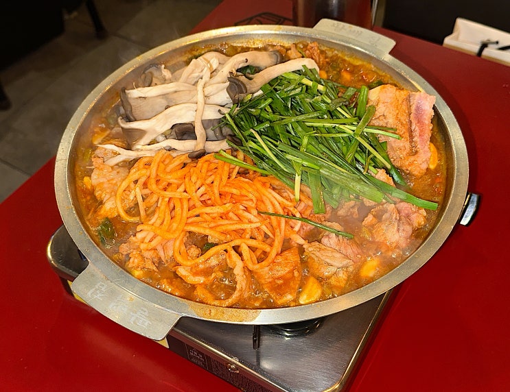  신논현역 영동시장 돼지갈비 맛집 줄서는 식당 팔백집 구워주는 고기집 웨이팅
