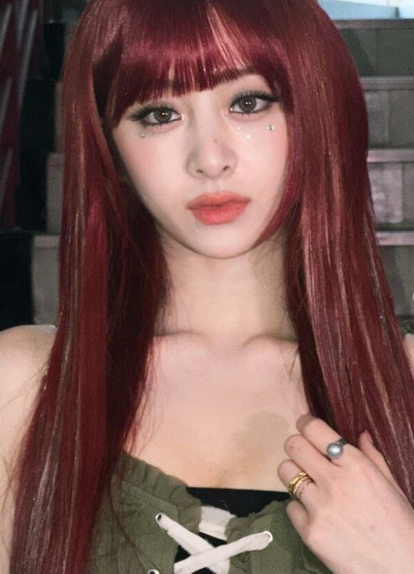 르세라핌 허윤진, SNS 댓글창 초토화..."왜 스타벅스 불매 안해?" 르세라핌 허윤진, SNS 댓글창 초토화..."왜 스타벅스 불매 안해?"