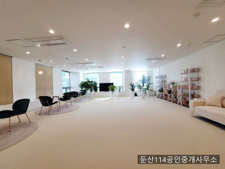  대전 둔산동 갤러리아인근 대도로변 인테리어 완비된 무권리 상가임대 (매물번호 20240311)