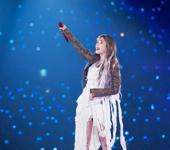 <b>아이유 월드투어</b>와 박보검의 특별한 우정, 무대 위의 환상적인... 