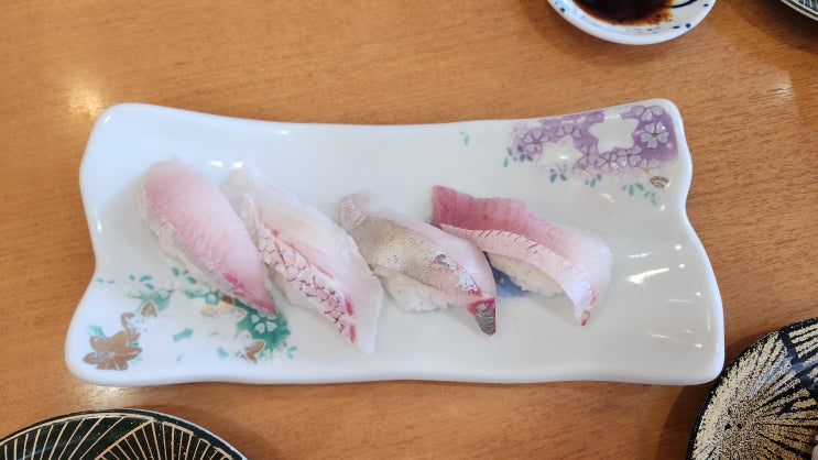  후쿠오카 회전초밥 가성비, 퀄리티 좋은 현지인 맛집 이치바 스시 우오타츠 (나가하마 선어시장)