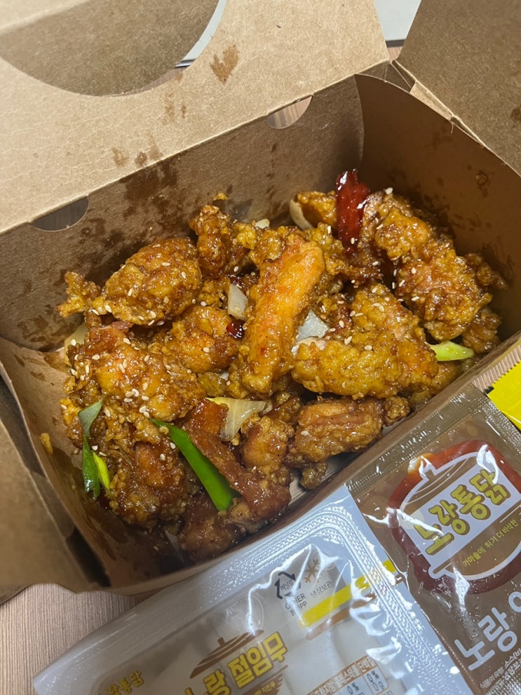  노랑통닭 엄청 큰 반반치킨 순살 불닭볶음면 꿀조합 (원산지, 부위)