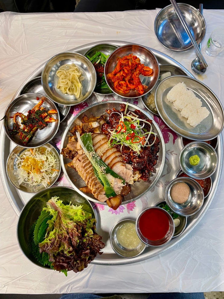 상다리 부러지는 남도식 한상 족발 오마카세 18첩 명품반상 청당동 완미족발 / 천안식후감