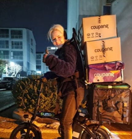오빤 내 뒤에 있어"…암 투병 <b>남편</b> 지키는 25살 <b>러시아</b> 아내... 