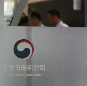 <b>공정위</b> '사모펀드 갑질 단속'… 샐러디 <b>현장 조사</b>·굽네치킨도... 