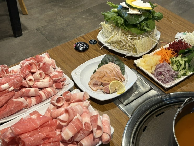  강남샤브샤브무한리필 퀸즈가든 강남역 모임장소 강남역 회식장소