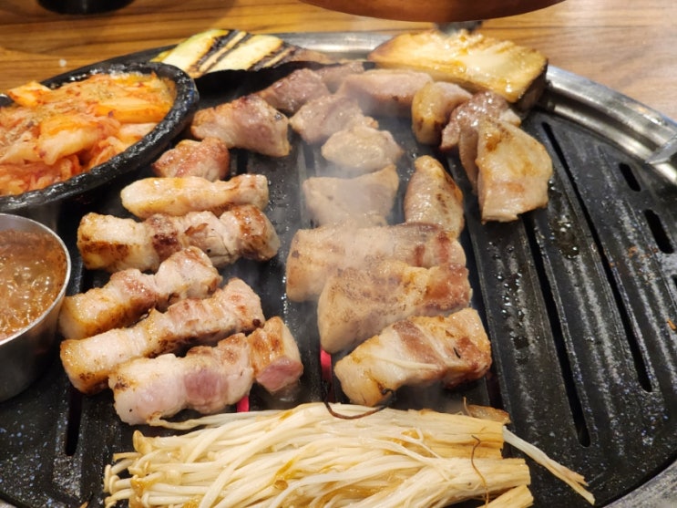  범계맛집 '평촌진고깃집' 고기도 직접 구워 주시고 밑반찬이 미쳤어요!!
