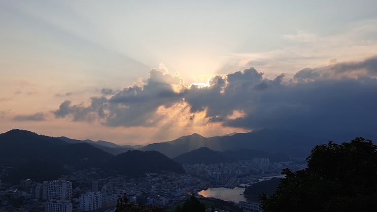  법률상담-확정판결에 기한 건물인도 집행 후 임차인이 무단점유에 따른 임대인의 건물인도 청구시 종전 판결 및 강제집행 효력 부인 가능성