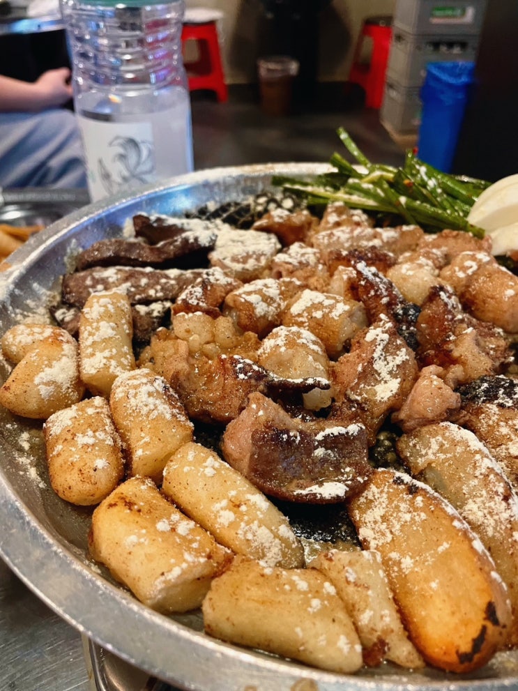  신사소곱창 건대입구역곱창맛집:) 곡물가루 솔솔 고소한 모듬소곱창구이