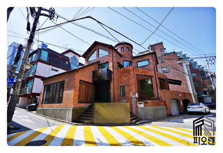  신사동단독주택사무실 - 웅장한외관, 90평, 주차 3대, 전면간판활용, 압구정역세권, 빠른입주.