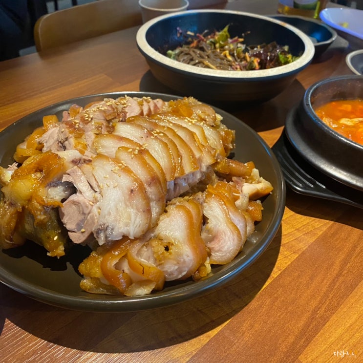  용산역족발 막국수랑 순두부찌개가 서비스인 더맛있는족발보쌈 원효로점