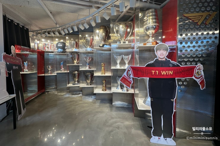  롤드컵 결승 1일 전 T1샵 방문기