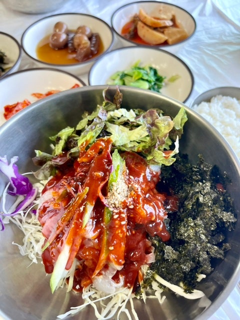  덕산물회 바다를 보며 먹을 수 있는 덕산바다 앞 행복횟집