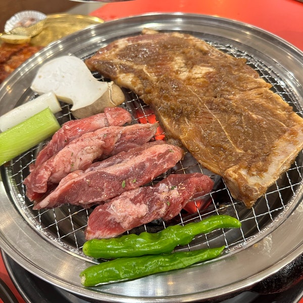  인천 개항로 소갈빗살 돼지갈비 닭갈비 등 다양한 메뉴와 불 주꾸미 쫄면이 맛있는 숯불 식당