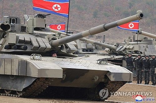  신형탱크 몬 김정은 "세계제일 위력…타격·기동력 매우 우수" 실시간 인기 뉴스