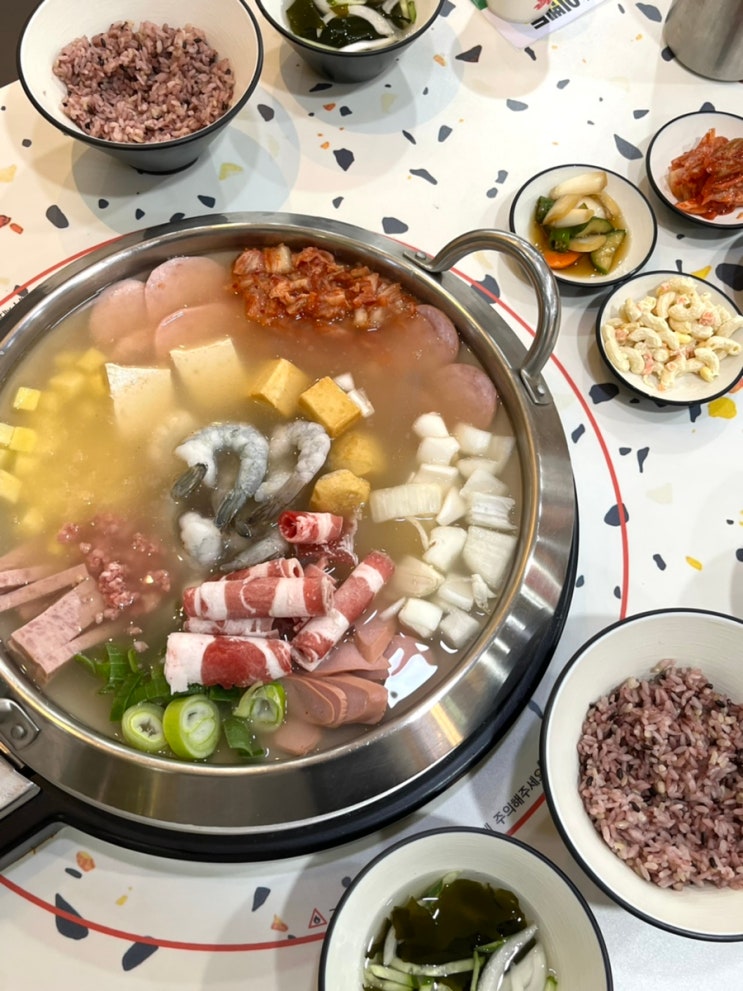  영등포구청역 맛집 / 킹콩부대찌개 점심 맛집 인정!
